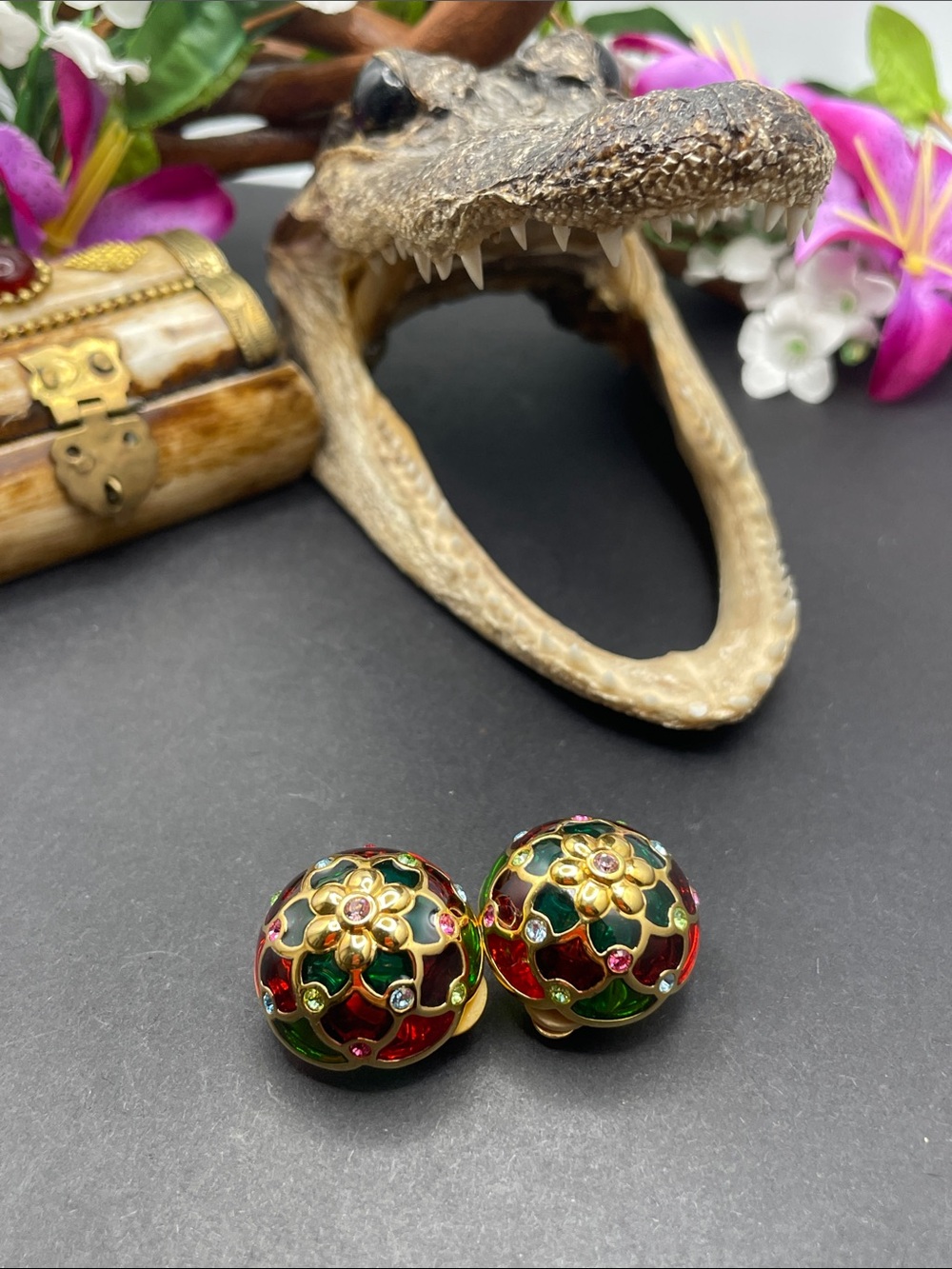 Joan Rivers plaque de jour clip on earrings vintage
